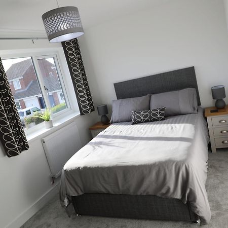 Modern, Two Double Bedroom House With Free Parking シェプストウ エクステリア 写真