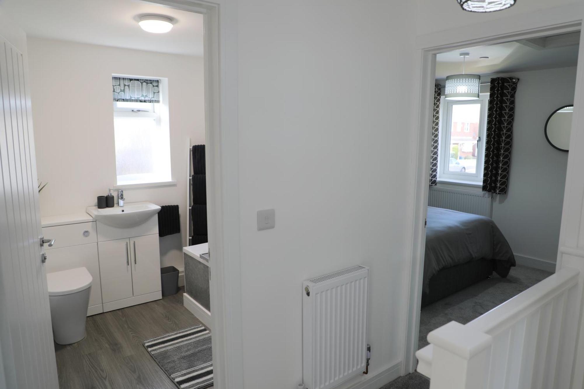Modern, Two Double Bedroom House With Free Parking シェプストウ エクステリア 写真