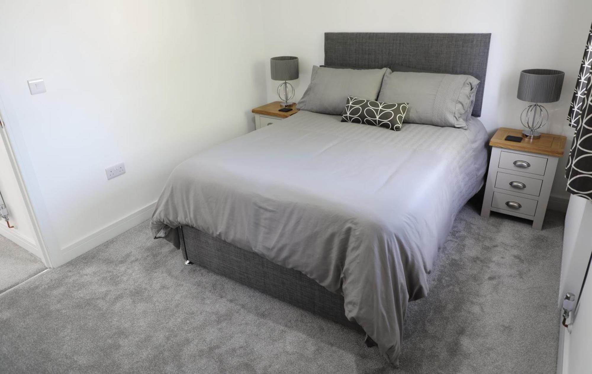 Modern, Two Double Bedroom House With Free Parking シェプストウ エクステリア 写真